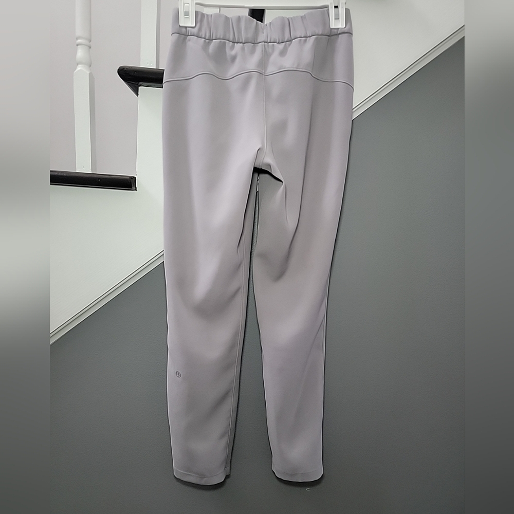 Lululemon On The Fly Jogger - Silverscreen / Size 2 Comfort Athleisure - Picture 3 of 4